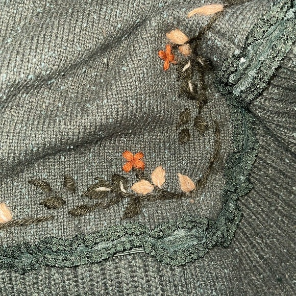 SOFT SURROUNDINGS GREEN FLORAL PONCHO - Picture 2 of 4